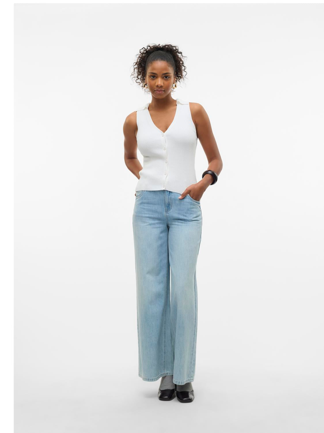 model_shot-front_full